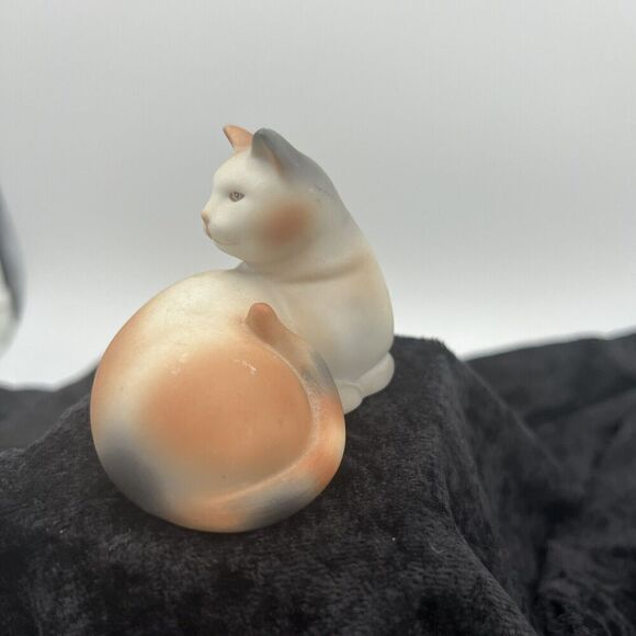 Vintage Avon Calico Cat Kitty Figurine 1984 Porcelain 2.75" Multicolor - Picture 3 of 10
